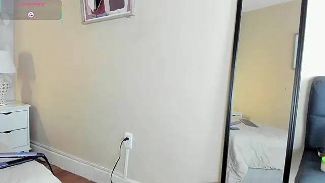 isabella milf  online show from October 14, 7:03 pm