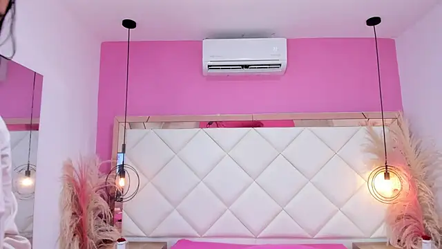 Lucianaa Collins online show from October 6, 12:02 pm