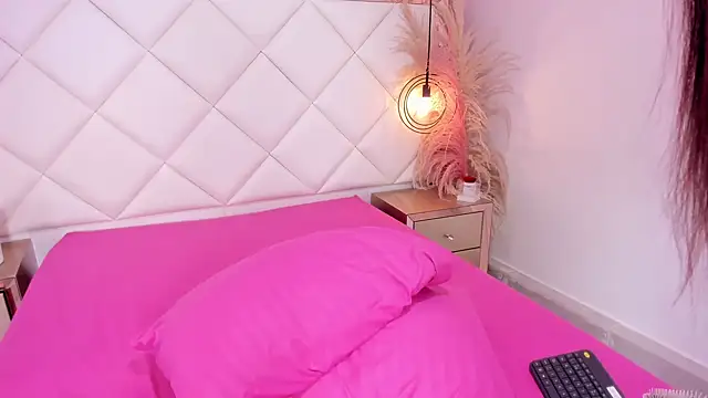 Lucianaa Collins online show from November 5, 12:05 pm