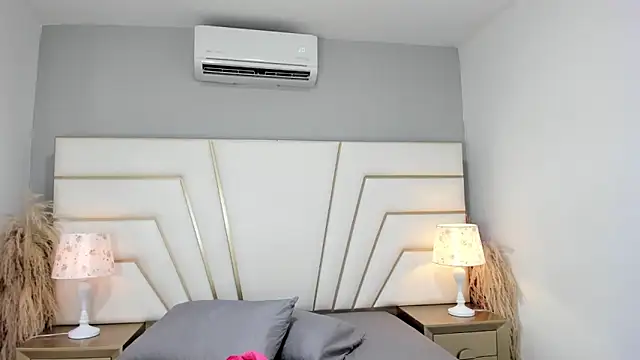 Lucianaa Collins online show from November 8, 1:00 pm