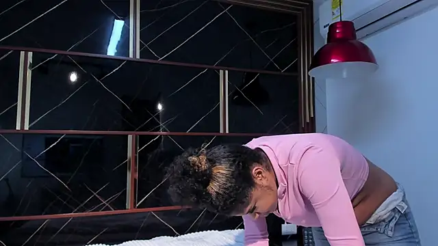 Snapshot of HannyThompson chatting on October 24, 12:12 pm HannyThompson online show from October 24, 12:12 pm