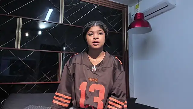 Snapshot of HannyThompson chatting on October 31, 12:17 pm HannyThompson online show from October 31, 12:17 pm