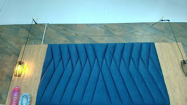 Snapshot of Emma_Valencia_001 chatting on September 13, 8:30 pm Emma Valencia 001 online show from September 13, 8:30 pm