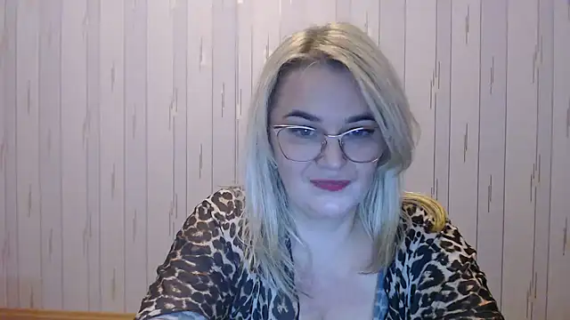 Snapshot of EleanoraDream chatting on November 20, 1:55 pm EleanoraDream online show from November 20, 1:55 pm