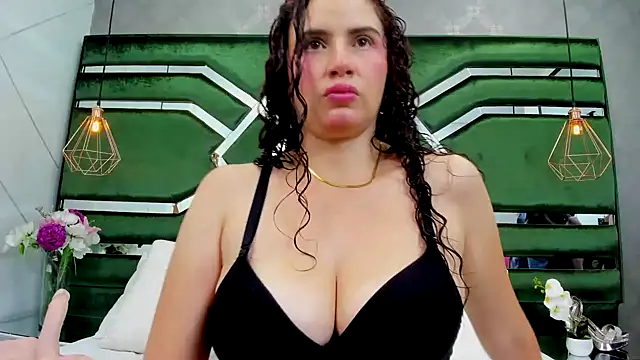 ThaliaCross online show from October 14, 7:36 pm