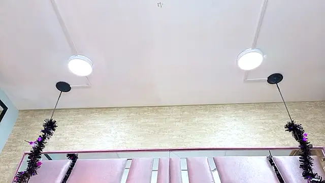 ThaliaCross online show from November 22, 8:08 pm