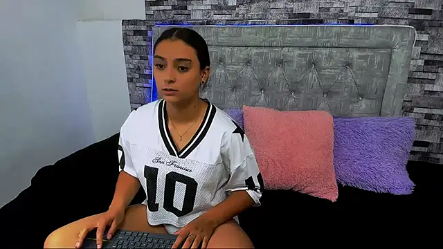 nicolexxaleja online show from October 16, 8:10 pm