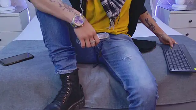 ZoeKrug online show from November 15, 12:02 pm