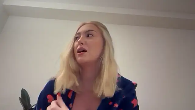 Kitty Swetty online show from November 10, 10:20 pm