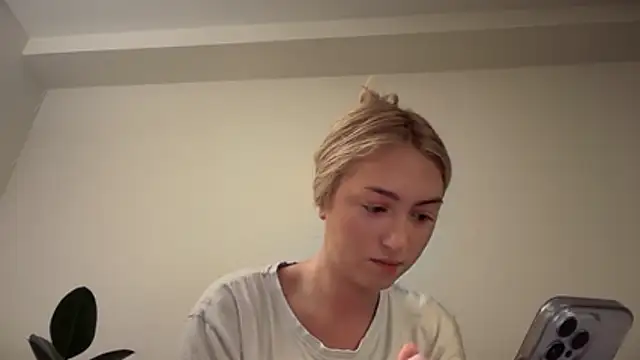 Kitty Swetty online show from December 17, 11:55 pm