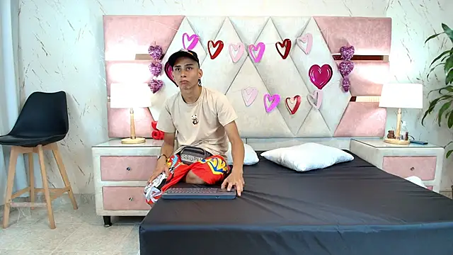 Zoelucas online show from September 23, 7:06 pm