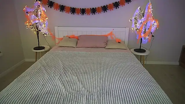 IvyLaurent online show from November 2, 8:17 am