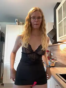 Snapshot of Bikergirl_97 chatting on September 30, 11:37 am Bikergirl 97 online show from September 30, 11:37 am