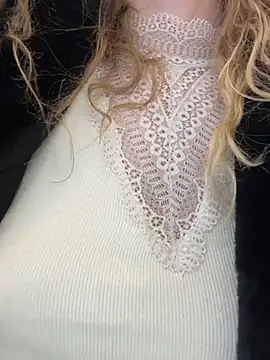 Snapshot of Bikergirl_97 chatting on November 11, 2:06 pm Bikergirl 97 online show from November 11, 2:06 pm