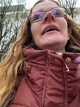 Snapshot of Bikergirl_97 chatting on December 2, 11:48 am Bikergirl 97 online show from December 2, 11:48 am