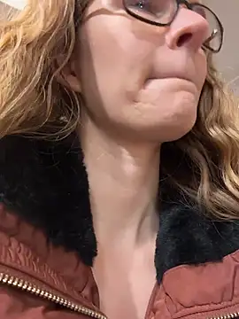 Snapshot of Bikergirl_97 chatting on December 4, 2:04 pm Bikergirl 97 online show from December 4, 2:04 pm