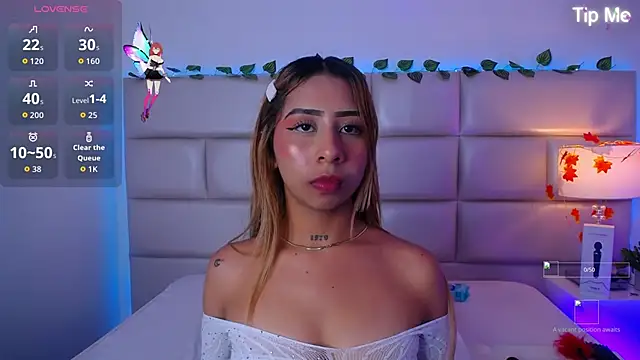 laila stilwiills online show from November 7, 10:54 pm