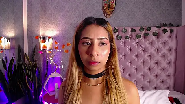 laila stilwiills online show from November 22, 4:55 am