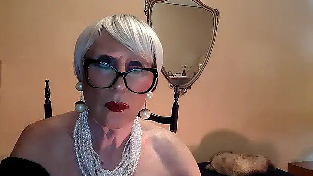 Snapshot of ROBY_SWEETHOT chatting on October 10, 10:20 pm ROBY SWEETHOT online show from October 10, 10:20 pm