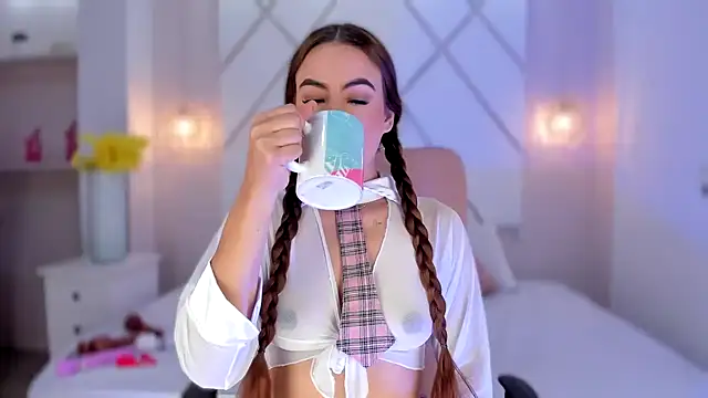 Snapshot of isabellashine chatting on December 4, 4:05 pm isabellashine online show from December 4, 4:05 pm