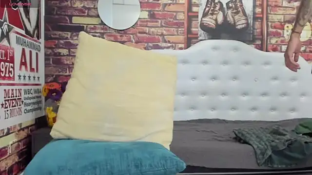 Ian1  online show from November 14, 2:32 am