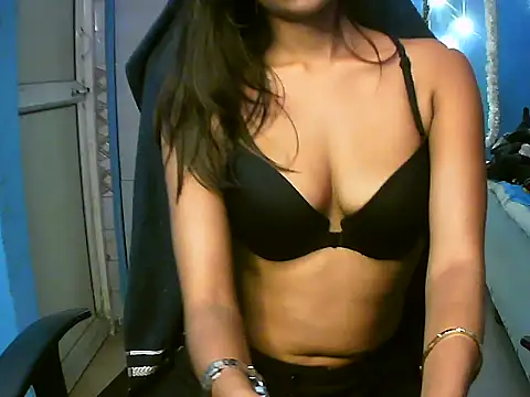 Snapshot of RENUKA_RAJPUT chatting on November 26, 6:53 pm RENUKA RAJPUT online show from November 26, 6:53 pm