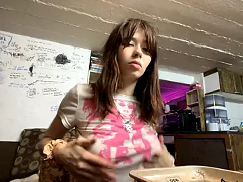 Snapshot of the_holy_t chatting on November 17, 6:24 pm the holy t online show from November 17, 6:24 pm