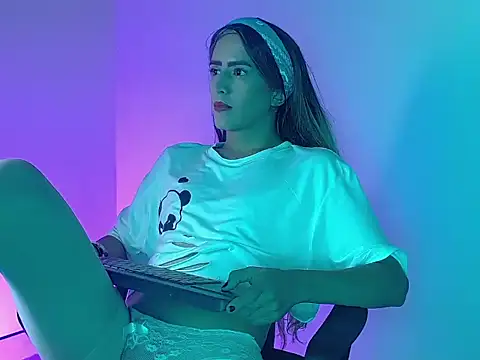 everly monroe online show from October 17, 5:37 pm