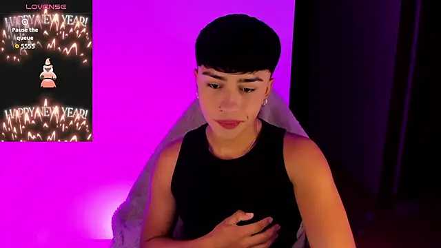 Snapshot of Matheewx_m chatting on October 1, 5:35 am Matheewx m online show from October 1, 5:35 am