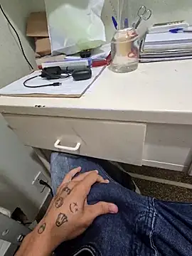 Snapshot of Saraiva2002 chatting on December 16, 11:48 am Saraiva2002 online show from December 16, 11:48 am