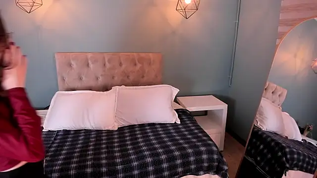 Snapshot of Julianne__ chatting on September 11, 4:45 am Julianne online show from September 11, 4:45 am