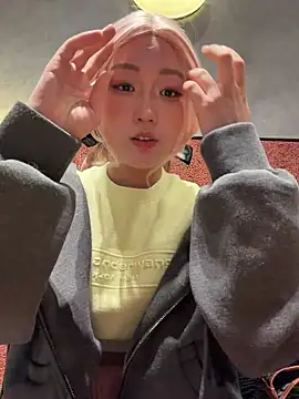 Snapshot of winter11 chatting on November 13, 4:44 am winter11 online show from November 13, 4:44 am