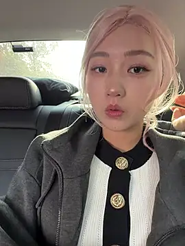 Snapshot of winter11 chatting on November 20, 1:50 am winter11 online show from November 20, 1:50 am