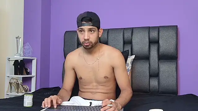 ashtoncooperr online show from October 6, 6:49 pm