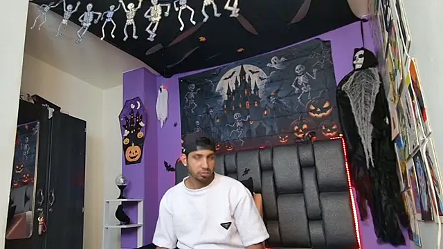 ashtoncooperr online show from October 23, 7:01 pm