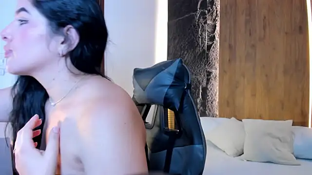 evelin lopezz online show from October 18, 2:14 am