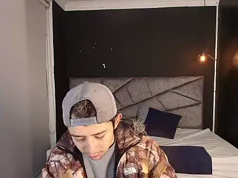 Aleecandrews online show from September 18, 7:49 pm