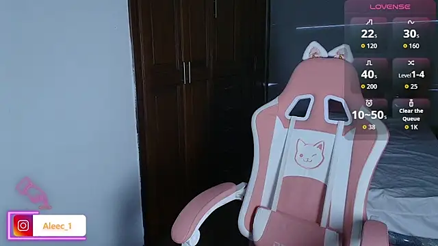 Aleecandrews online show from October 4, 7:34 pm