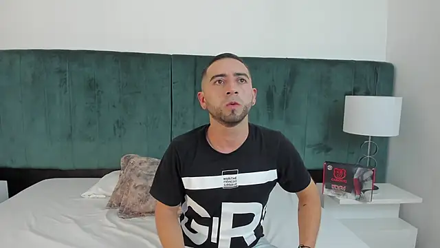 Snapshot of Lushian_ chatting on November 1, 11:18 pm Lushian online show from November 1, 11:18 pm