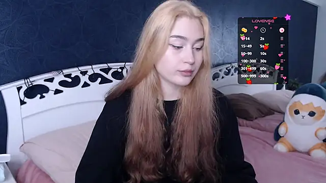 Lili Luuu online show from October 16, 2:45 am