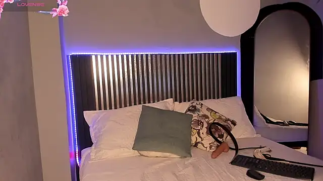 Emilybeltons online show from October 10, 8:19 pm