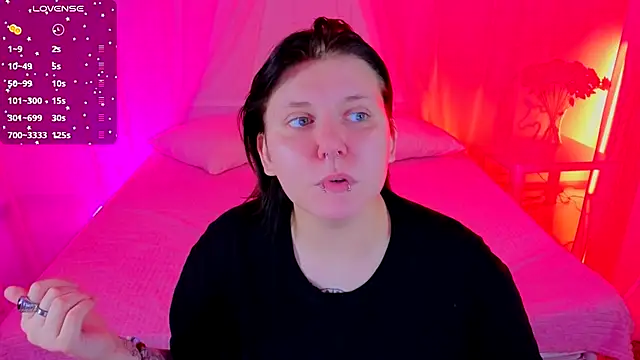 bluelunaray online show from November 27, 10:39 am