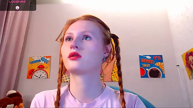 Snapshot of LuxXAngel chatting on November 2, 12:13 am LuxXAngel online show from November 2, 12:13 am