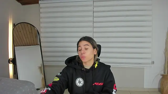 Rachell criss online show from November 30, 4:05 am