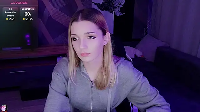 Snapshot of Sandy_Belle chatting on October 31, 8:10 pm Sandy Belle online show from October 31, 8:10 pm