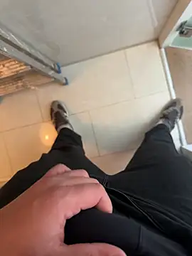 Snapshot of Mrdim26 chatting on December 18, 12:11 pm Mrdim26 online show from December 18, 12:11 pm