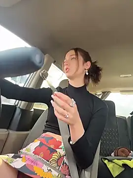 Snapshot of DollyTall chatting on September 18, 9:55 am DollyTall online show from September 18, 9:55 am