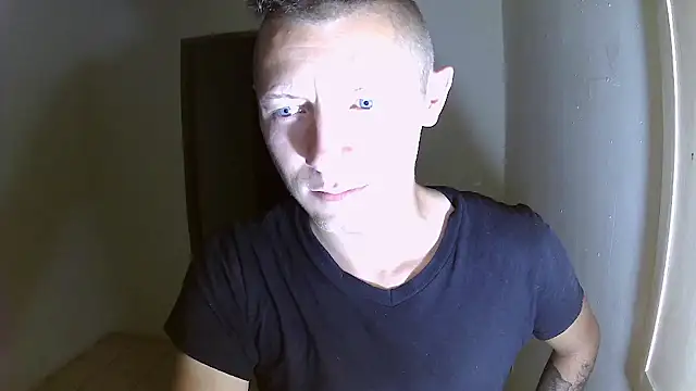 Snapshot of BlondZilla chatting on October 12, 11:53 am BlondZilla online show from October 12, 11:53 am