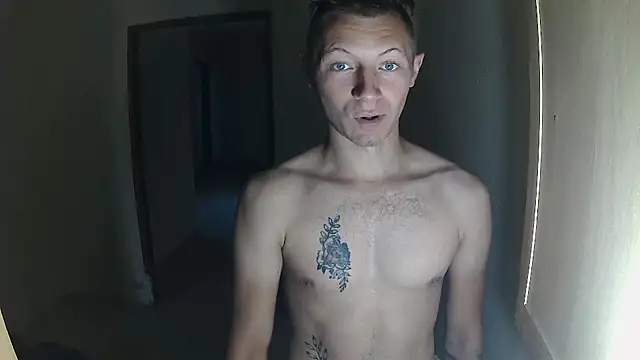 Snapshot of BlondZilla chatting on October 15, 11:49 pm BlondZilla online show from October 15, 11:49 pm