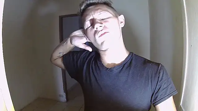 Snapshot of BlondZilla chatting on October 18, 12:13 am BlondZilla online show from October 18, 12:13 am